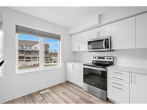 12-205 West Oak Trail, Kitchener, ON - Indoor Photo Showing Kitchen
