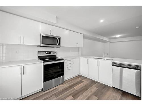 12-205 West Oak Trail, Kitchener, ON - Indoor Photo Showing Kitchen With Stainless Steel Kitchen