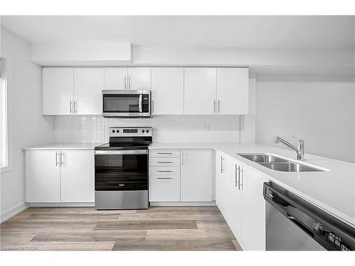 12-205 West Oak Trail, Kitchener, ON - Indoor Photo Showing Kitchen With Stainless Steel Kitchen With Double Sink