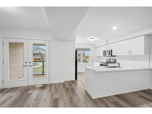 12-205 West Oak Trail, Kitchener, ON - Indoor Photo Showing Kitchen