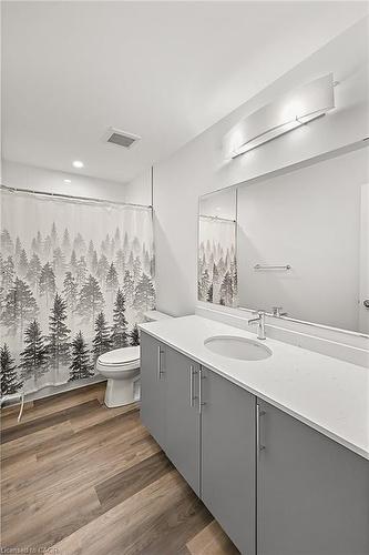 12-205 West Oak Trail, Kitchener, ON - Indoor Photo Showing Bathroom