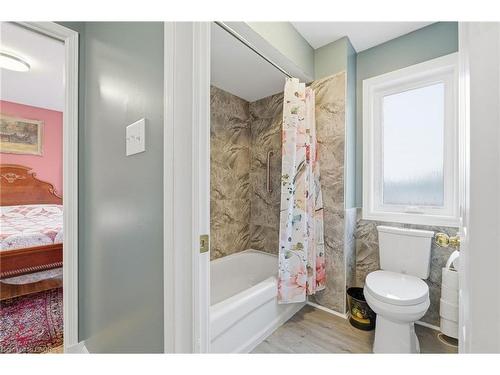 69 Hunter Way, Brantford, ON - Indoor Photo Showing Bathroom