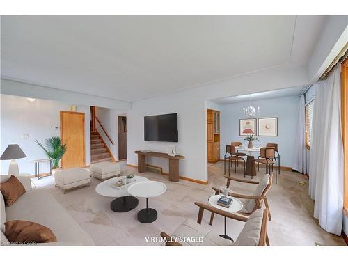 930 Upper Ottawa Street, Hamilton, ON - Indoor Photo Showing Living Room