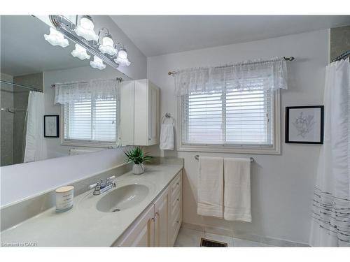 930 Upper Ottawa Street, Hamilton, ON - Indoor Photo Showing Bathroom