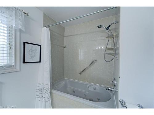 930 Upper Ottawa Street, Hamilton, ON - Indoor Photo Showing Bathroom