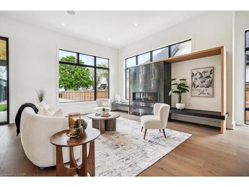 1613 G Lookout Street, Fonthill, ON - Indoor Photo Showing Living Room