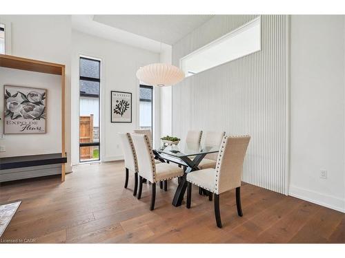 1613 G Lookout Street, Fonthill, ON - Indoor Photo Showing Dining Room