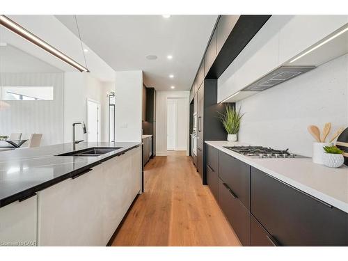 1613 G Lookout Street, Fonthill, ON - Indoor Photo Showing Kitchen With Double Sink With Upgraded Kitchen