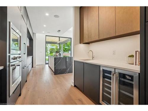 1613 G Lookout Street, Fonthill, ON - Indoor Photo Showing Kitchen With Upgraded Kitchen