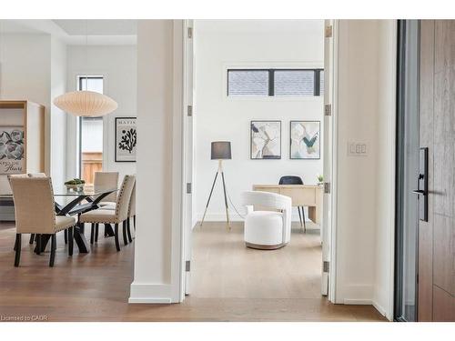 1613 G Lookout Street, Fonthill, ON - Indoor Photo Showing Dining Room