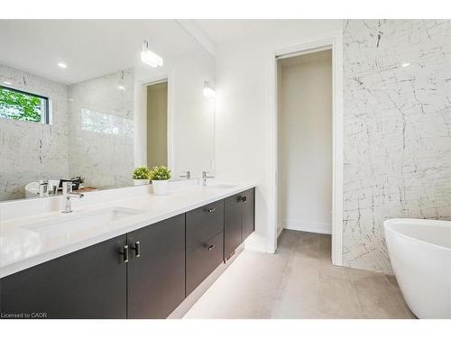 1613 G Lookout Street, Fonthill, ON - Indoor Photo Showing Bathroom
