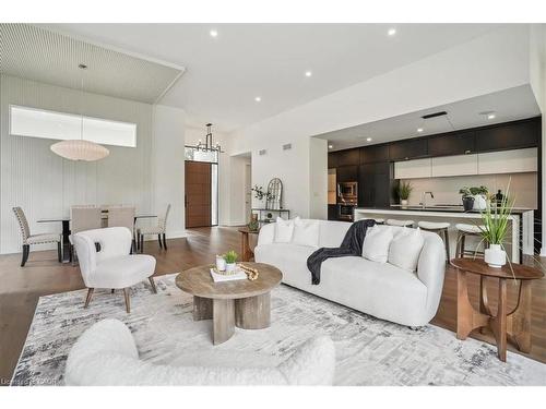 1613 G Lookout Street, Fonthill, ON - Indoor Photo Showing Living Room