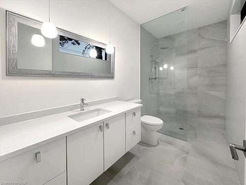 1613 G Lookout Street, Fonthill, ON - Indoor Photo Showing Bathroom