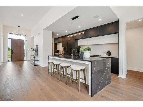 1613 G Lookout Street, Fonthill, ON - Indoor Photo Showing Kitchen With Upgraded Kitchen
