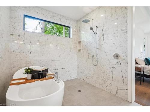 1613 G Lookout Street, Fonthill, ON - Indoor Photo Showing Bathroom