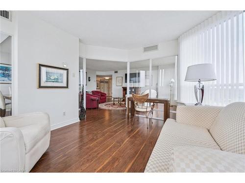702-6 Willow Street, Waterloo, ON - Indoor Photo Showing Living Room