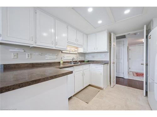 702-6 Willow Street, Waterloo, ON - Indoor Photo Showing Kitchen With Double Sink