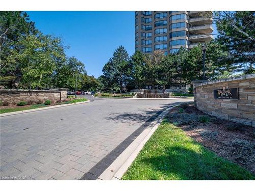 702-6 Willow Street, Waterloo, ON - Outdoor