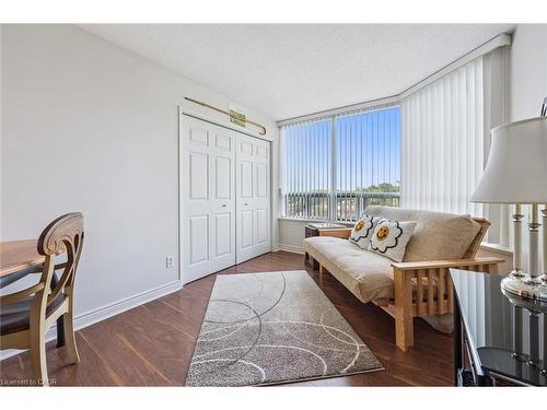 702-6 Willow Street, Waterloo, ON - Indoor