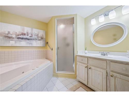 702-6 Willow Street, Waterloo, ON - Indoor Photo Showing Bathroom