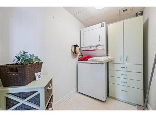 702-6 Willow Street, Waterloo, ON - Indoor Photo Showing Laundry Room