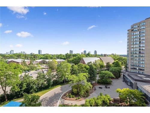 702-6 Willow Street, Waterloo, ON - Outdoor