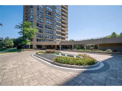 702-6 Willow Street, Waterloo, ON - Outdoor