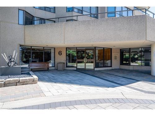 702-6 Willow Street, Waterloo, ON - Outdoor