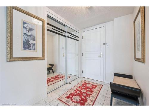 702-6 Willow Street, Waterloo, ON - Indoor Photo Showing Other Room