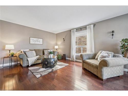 7 Hearthbridge Street, Kitchener, ON - Indoor Photo Showing Living Room
