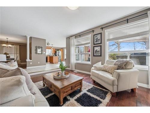 7 Hearthbridge Street, Kitchener, ON - Indoor Photo Showing Living Room