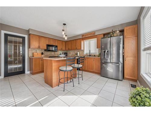 7 Hearthbridge Street, Kitchener, ON - Indoor Photo Showing Kitchen