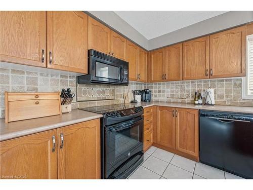 7 Hearthbridge Street, Kitchener, ON - Indoor Photo Showing Kitchen