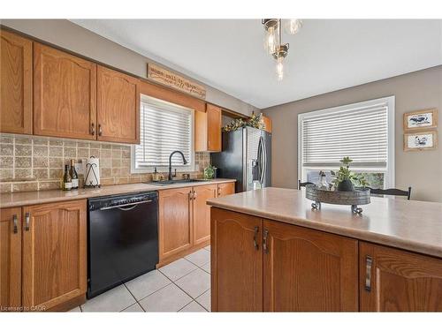 7 Hearthbridge Street, Kitchener, ON - Indoor Photo Showing Kitchen