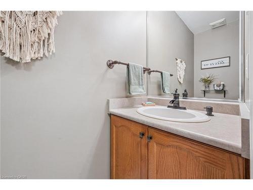 7 Hearthbridge Street, Kitchener, ON - Indoor Photo Showing Bathroom