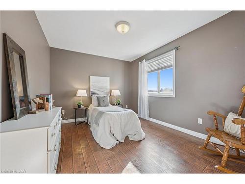 7 Hearthbridge Street, Kitchener, ON - Indoor Photo Showing Bedroom