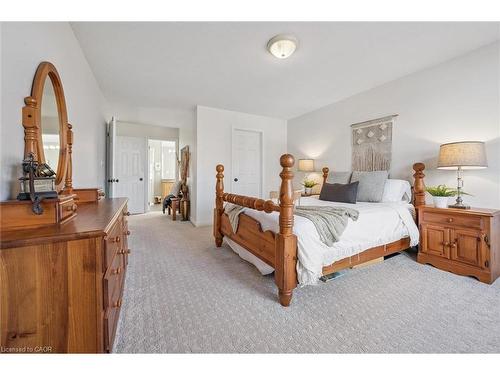 7 Hearthbridge Street, Kitchener, ON - Indoor Photo Showing Bedroom