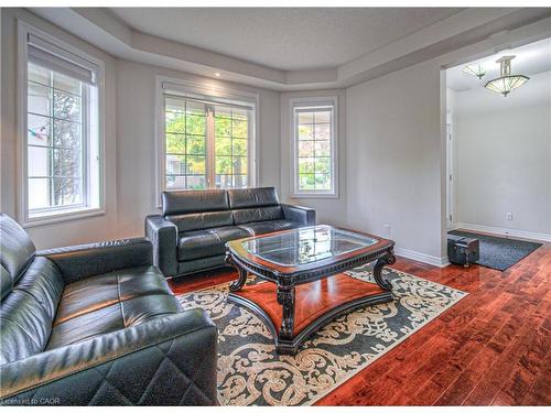 47 Dellgrove Circle, Cambridge, ON - Indoor Photo Showing Living Room