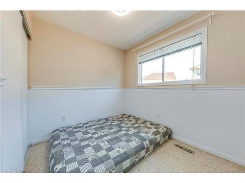 2218 Shadetree Avenue, Burlington, ON - Indoor Photo Showing Bedroom
