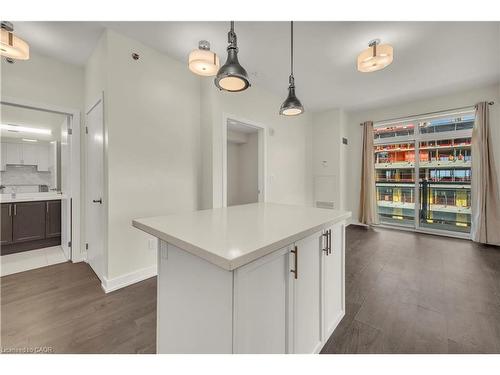 520-2486 Old Bronte Road, Oakville, ON - Indoor