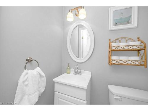 128 Crosthwaite Avenue N, Hamilton, ON - Indoor Photo Showing Bathroom