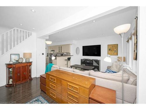128 Crosthwaite Avenue N, Hamilton, ON - Indoor Photo Showing Living Room