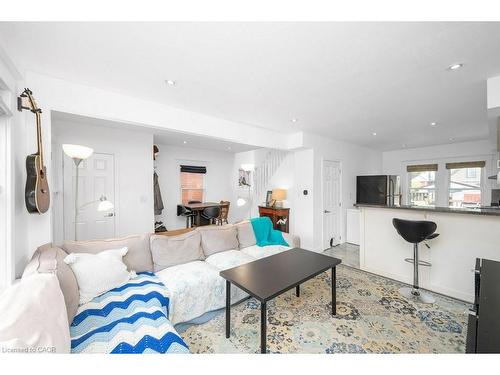 128 Crosthwaite Avenue N, Hamilton, ON - Indoor Photo Showing Living Room