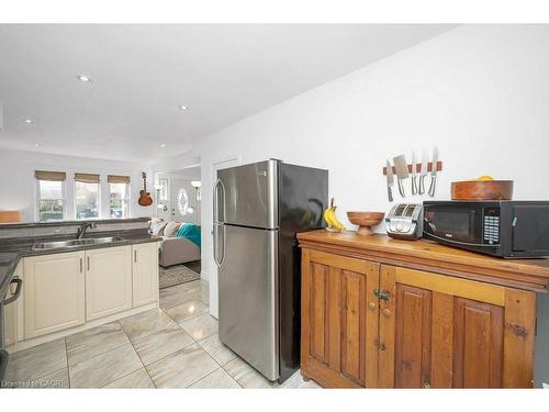 128 Crosthwaite Avenue N, Hamilton, ON - Indoor Photo Showing Kitchen