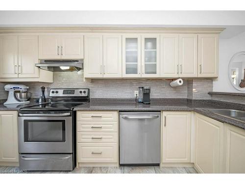 128 Crosthwaite Avenue N, Hamilton, ON - Indoor Photo Showing Kitchen