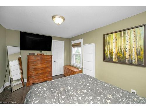 128 Crosthwaite Avenue N, Hamilton, ON - Indoor Photo Showing Bedroom