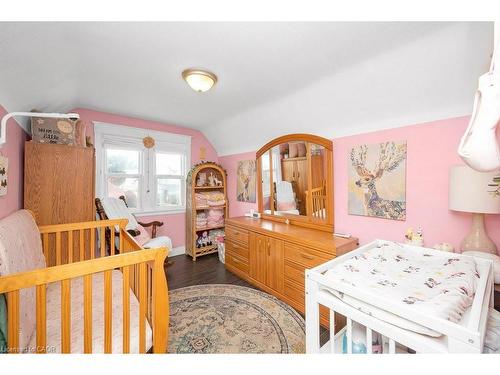 128 Crosthwaite Avenue N, Hamilton, ON - Indoor Photo Showing Bedroom