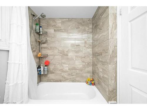 128 Crosthwaite Avenue N, Hamilton, ON - Indoor Photo Showing Bathroom
