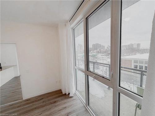 409-60 Charles Street W, Kitchener, ON - Indoor Photo Showing Other Room