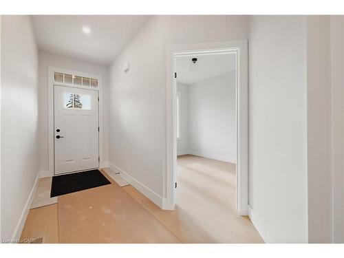 201-12 Washington Street, Norwich, ON - Indoor Photo Showing Other Room